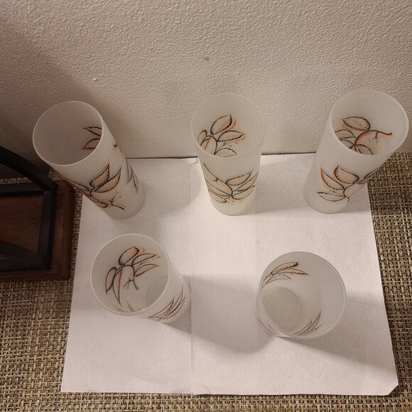 5 Vintage Tall Frosted Floral Design Glasses - Picture 2 of 5